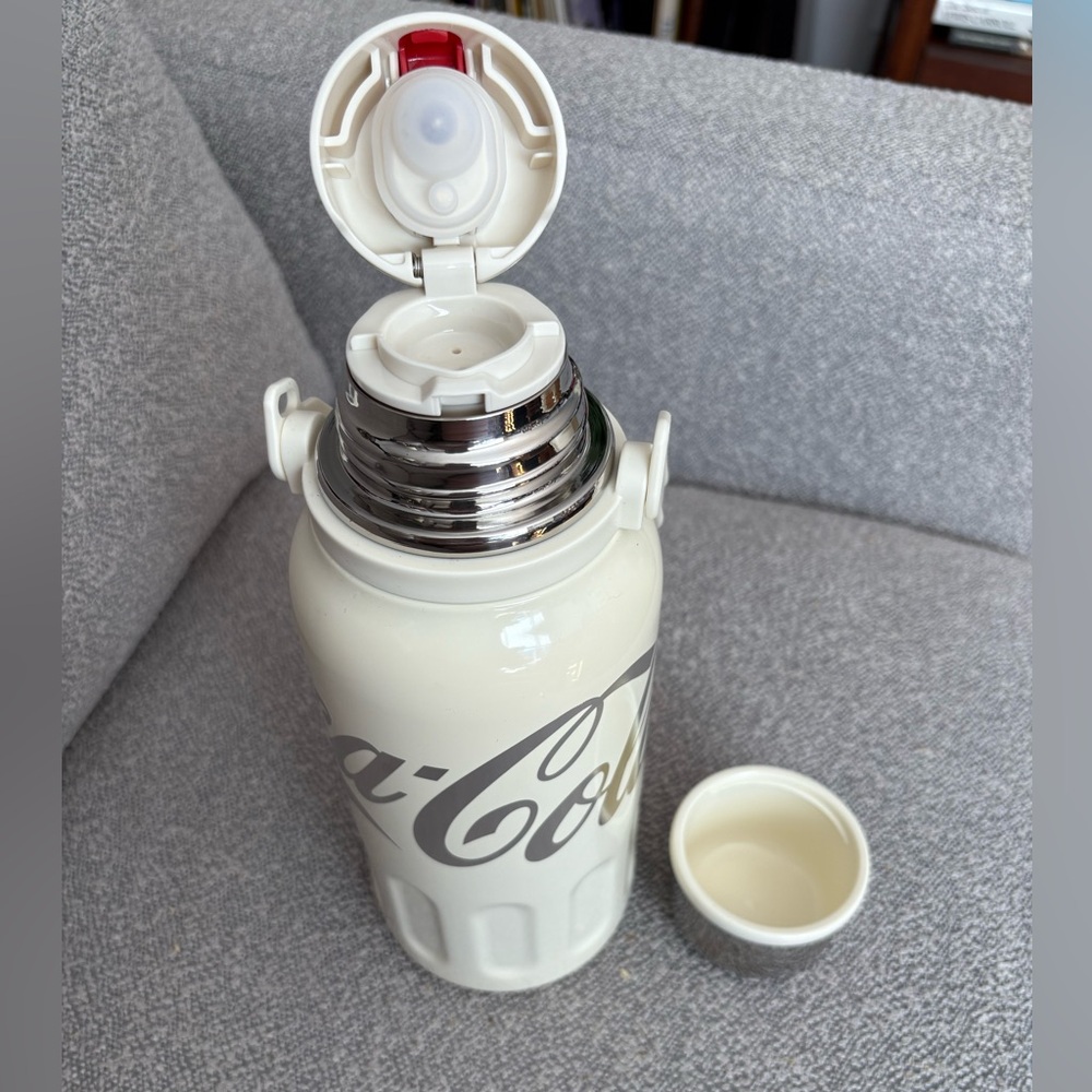 Coca Cola Insulated Thermos 🤍 - Picture 5 of 8
